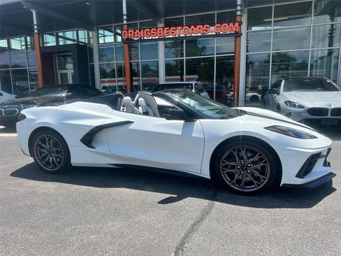 Used 2024 Chevrolet Corvette Stingray Premium Conv w/ Z51 Performance Package RWD image 17