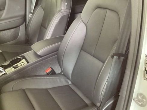 New 2025 Volvo XC40 B5 Ultra w/ Climate Package AWD/4WD image 13
