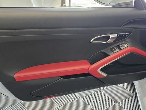Certified 2025 Porsche 718 Boxster S RWD image 32