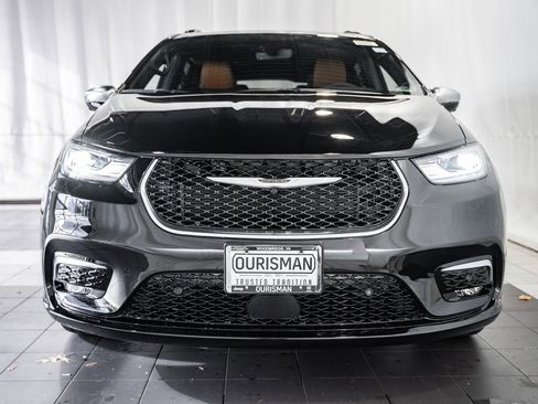 New 2026 Chrysler Pacifica Pinnacle image 2