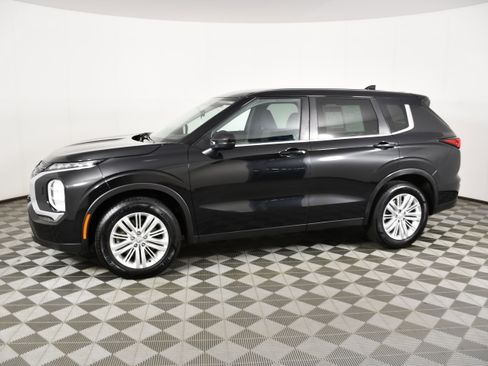 Used 2022 Mitsubishi Outlander ES AWD/4WD image 9