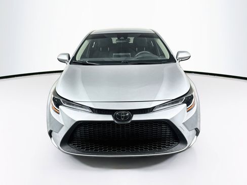 Used 2020 Toyota Corolla LE FWD image 2