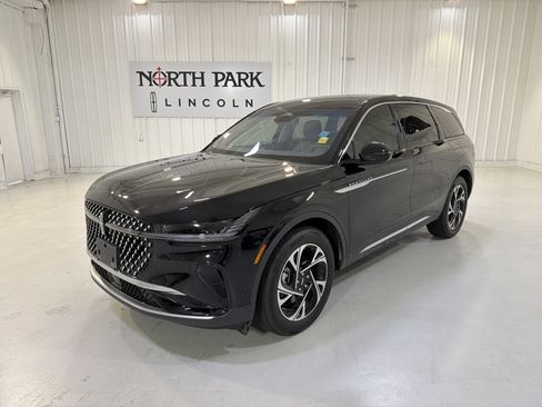 Used 2024 Lincoln Nautilus Premier AWD/4WD image 1