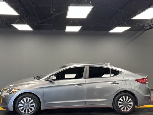 Used 2017 Hyundai Elantra SE FWD image 8