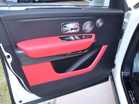 Used 2023 Rolls-Royce Cullinan Black Badge w/ Driver's Package image 10