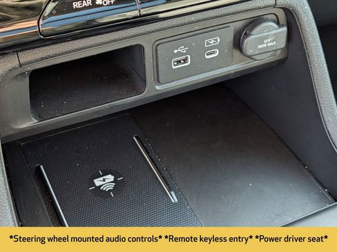 Used 2025 Honda Pilot Touring image 8