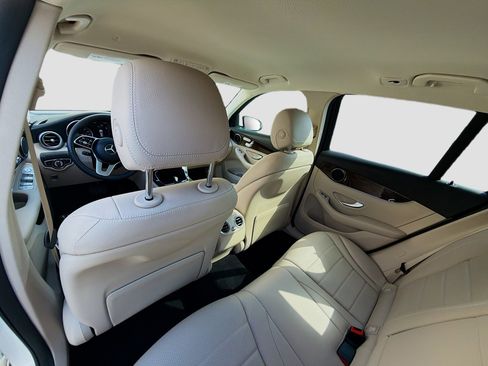 Used 2022 Mercedes-Benz GLC 300 w/ Premium Package Lite image 22