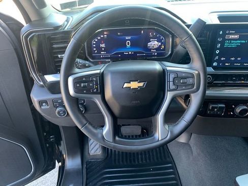 Used 2025 Chevrolet Silverado 1500 LT AWD/4WD image 21