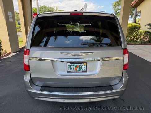 Used 2013 Chrysler Town & Country Limited w/ Luxury Group FWD image 72