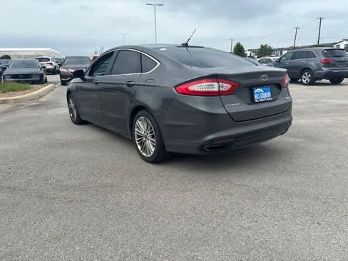 Used 2016 Ford Fusion SE w/ Equipment Group 202A FWD image 3