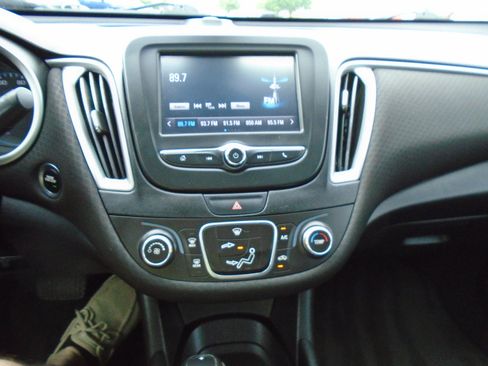 Used 2017 Chevrolet Malibu LS FWD image 15