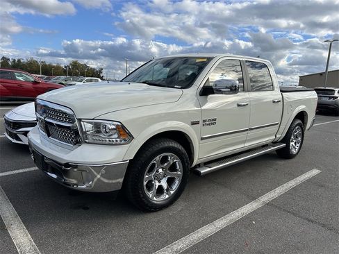 Used 2017 RAM 1500 Laramie w/ Convenience Group image 9