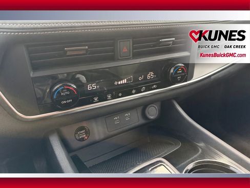 Used 2025 Nissan Rogue SV image 16