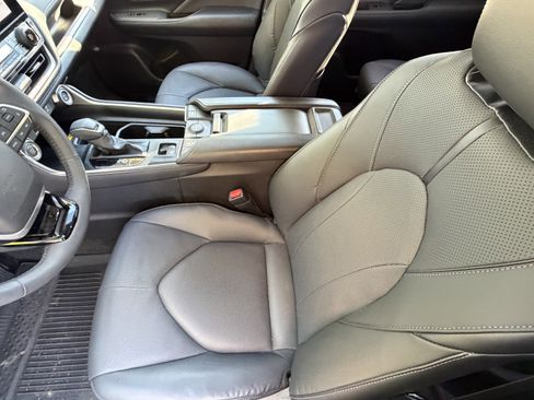 Used 2026 Toyota Grand Highlander FWD image 16