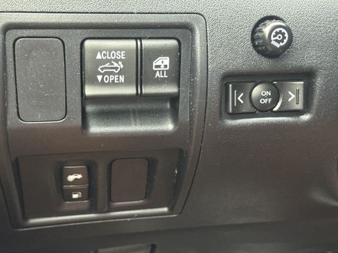 Used 2011 Lexus IS 350C w/ Luxury Pkg RWD image 24