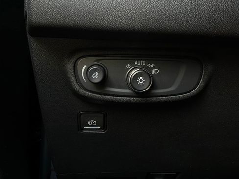 Used 2024 GMC Terrain SLE FWD image 20