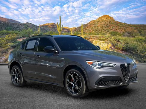 Used 2023 Alfa Romeo Stelvio Veloce AWD/4WD image 2