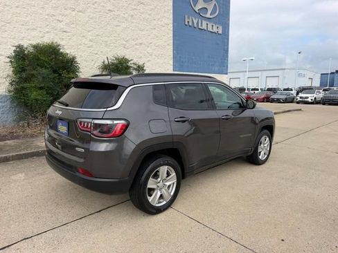Used 2022 Jeep Compass Latitude AWD/4WD image 3
