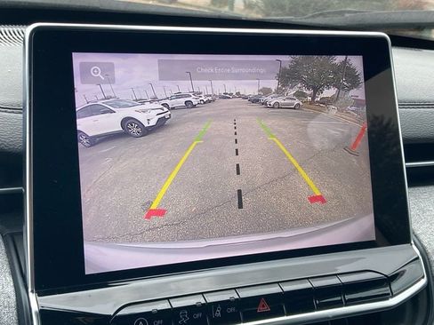 Used 2024 Jeep Compass Latitude image 19