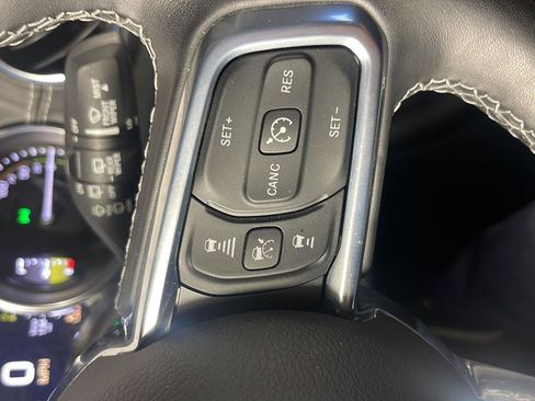 Used 2023 Jeep Wrangler Sahara w/ Cold Weather Group image 21