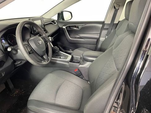 Used 2022 Toyota RAV4 XLE AWD/4WD image 2