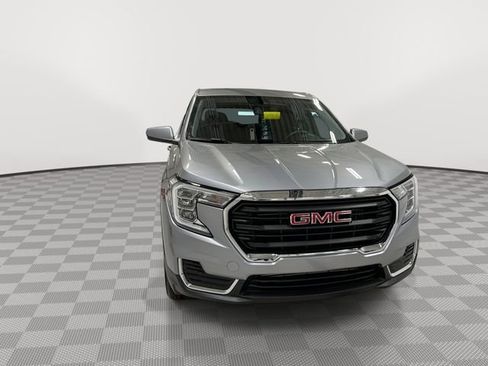 Used 2023 GMC Terrain SLE image 3