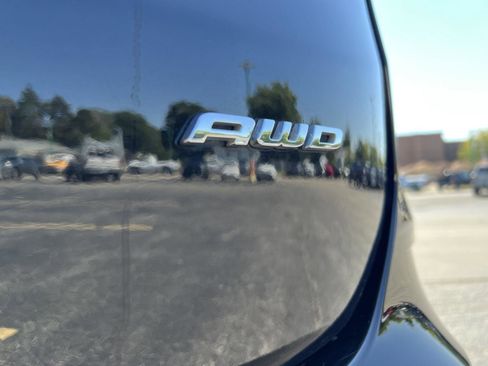 Used 2024 Ford Edge SEL image 7