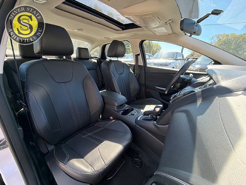Used 2013 Ford Focus Titanium w/ Titanium Handling Pkg FWD image 17
