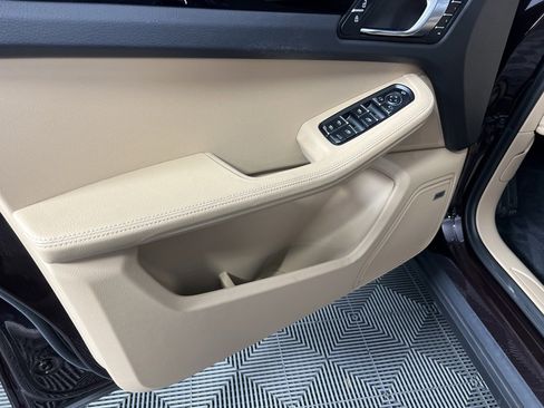 Used 2023 Porsche Macan image 25