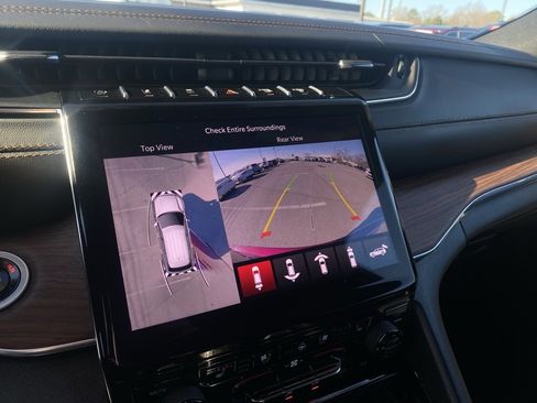 Used 2025 Jeep Grand Cherokee Summit image 17