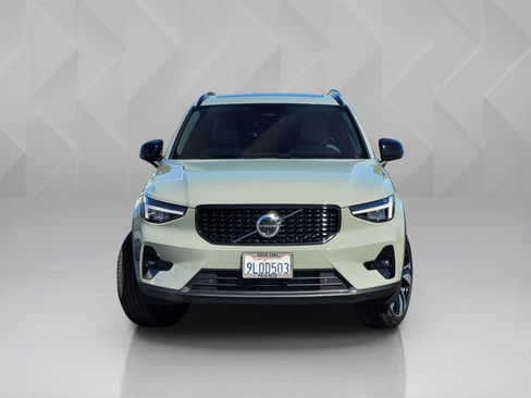 Used 2024 Volvo XC40 B5 Ultimate w/ Climate Package image 2