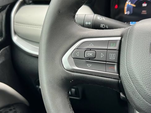 Used 2025 Jeep Compass Limited w/ Elite Group AWD/4WD image 22