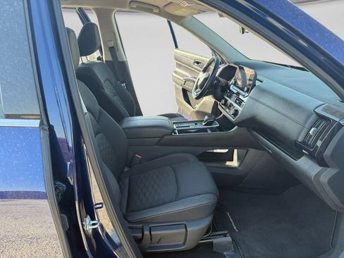 Used 2025 Nissan Pathfinder SV FWD image 27