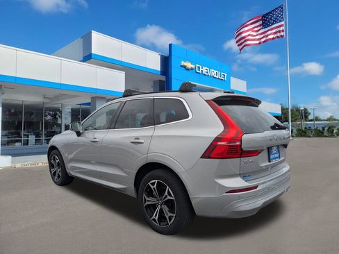 Used 2022 Volvo XC60 B5 Momentum w/ Climate Package image 6