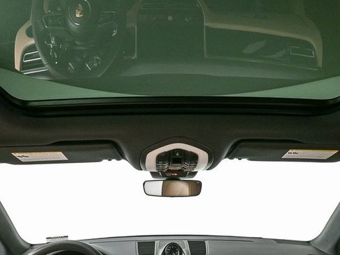 Certified 2025 Porsche Macan image 20