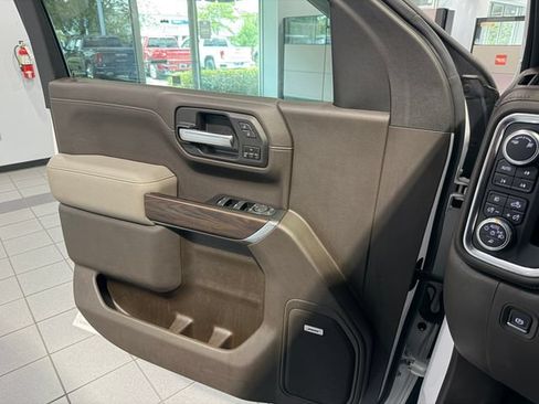 Used 2019 GMC Sierra 1500 SLT w/ SLT Premium Plus Package AWD/4WD image 27