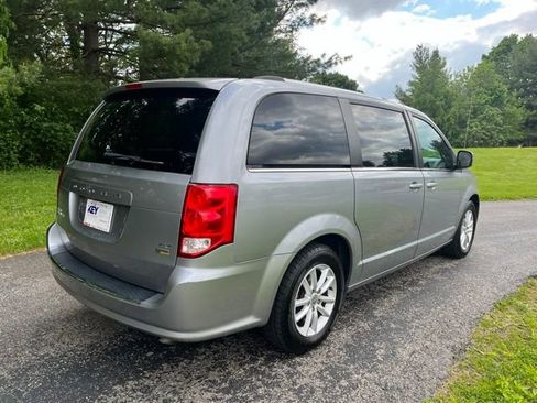 Used 2019 Dodge Grand Caravan SXT FWD image 3