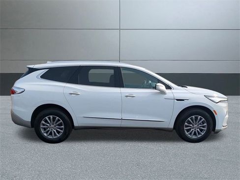 Used 2024 Buick Enclave Premium image 7