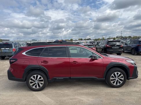 Used 2024 Subaru Outback Premium AWD/4WD image 9