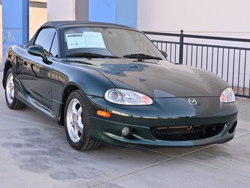 Used 2002 MAZDA MX-5 Miata RWD image 14