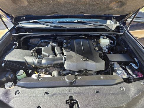 Used 2021 Toyota 4Runner Venture w/ Moonroof Package image 28