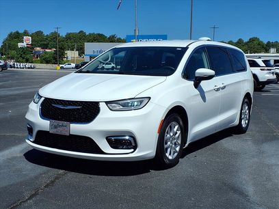 Used 2023 Chrysler Pacifica Touring-L