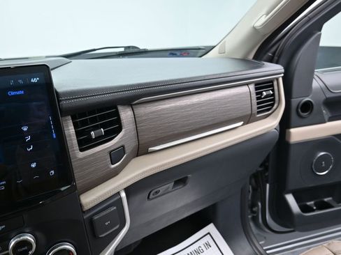 Used 2023 Ford Expedition Limited RWD image 27