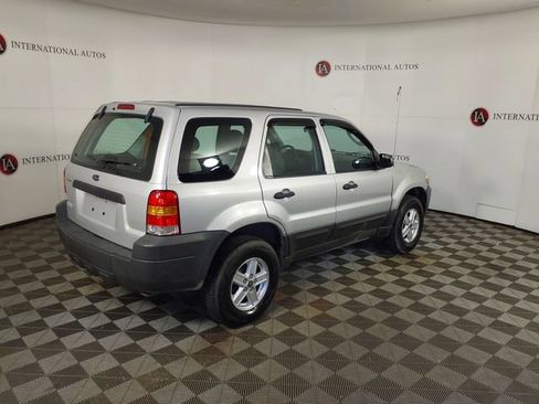 Used 2005 Ford Escape XLS FWD image 5