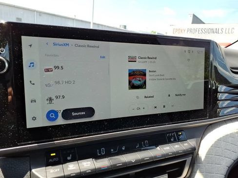 Used 2025 Toyota Camry XLE AWD/4WD image 15