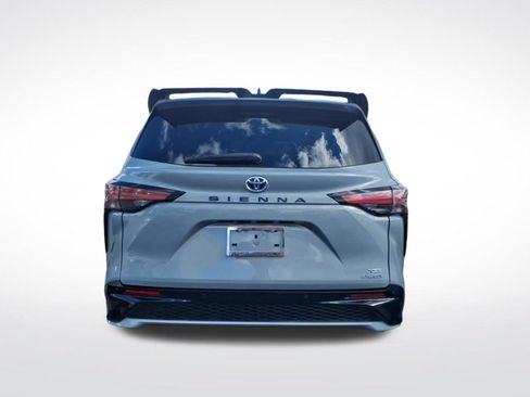Used 2023 Toyota Sienna XSE image 5