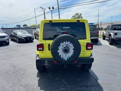 Used 2022 Jeep Wrangler Unlimited Sahara w/ Cold Weather Group AWD/4WD image 4