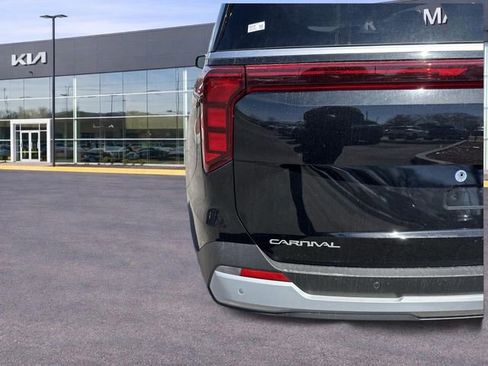 New 2026 Kia Carnival FWD image 30