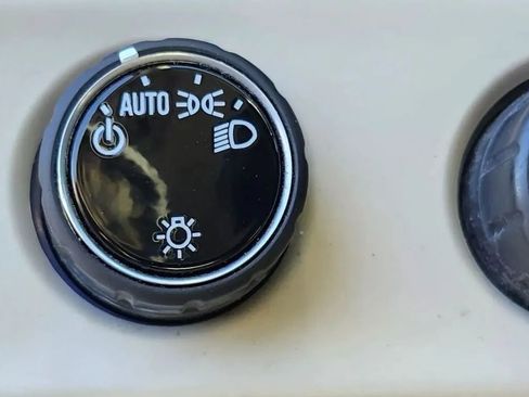 Used 2015 Cadillac Escalade Premium image 33