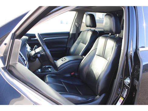 Used 2017 Toyota Highlander SE image 8
